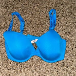 Victoria’s Secret wear everywhere t shirt lightly lined bra. Size 34D